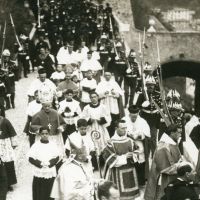 Procession pour la Sainte-Dévote dans la Rampe Major, vers 1904-1914
